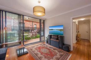 Light 2 Bedroom Apartment in Elwood with Balcony